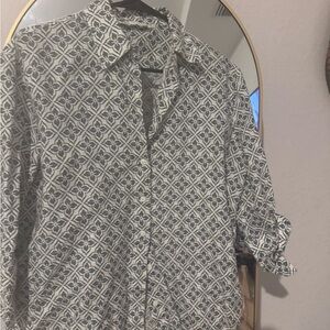 Zara Women's Black and White Patterned Button Down Shirt